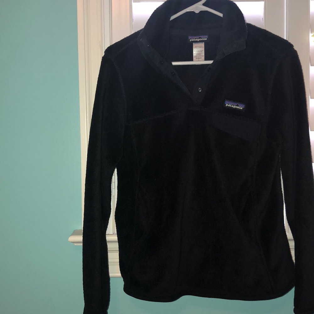 Black Patogonia Pullover!!